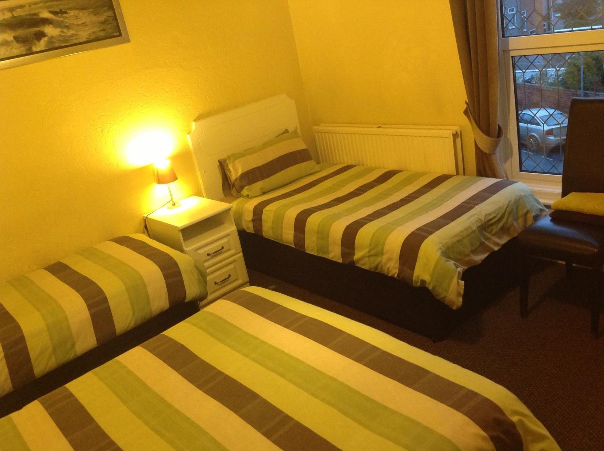 Albany Guest House คลีทอร์ปส์ ภายนอก รูปภาพ