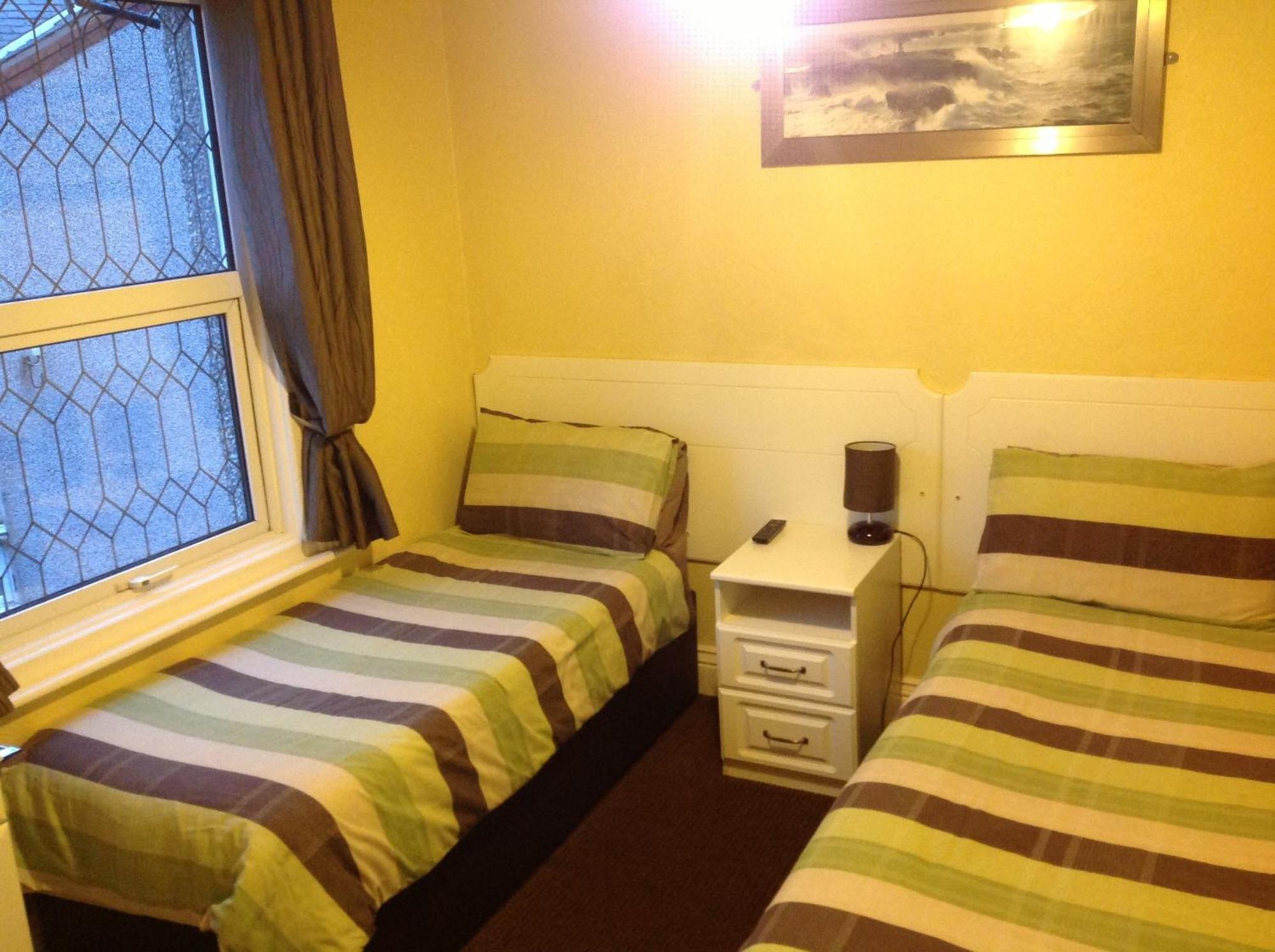 Albany Guest House คลีทอร์ปส์ ภายนอก รูปภาพ