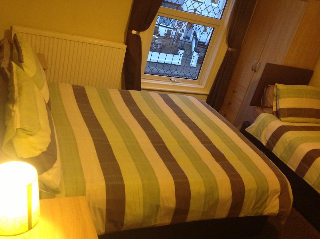 Albany Guest House คลีทอร์ปส์ ภายนอก รูปภาพ